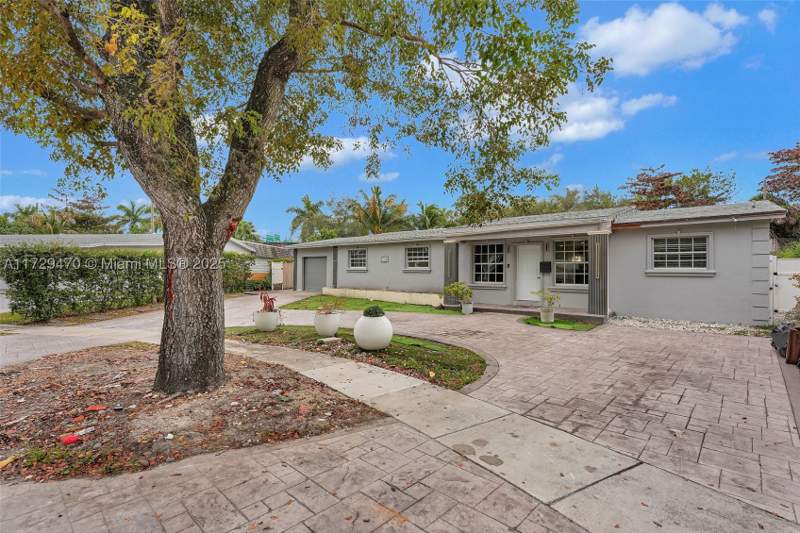 6 bedroom SingleFamilyResidence at 18600 NE 7th Ct, Pickwick Lake Ests Sec 2, North Miami Beach — photo 3