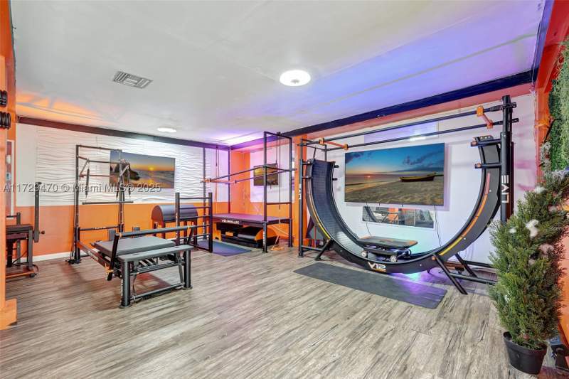 6 bedroom SingleFamilyResidence at 18600 NE 7th Ct, Pickwick Lake Ests Sec 2, North Miami Beach — photo 5