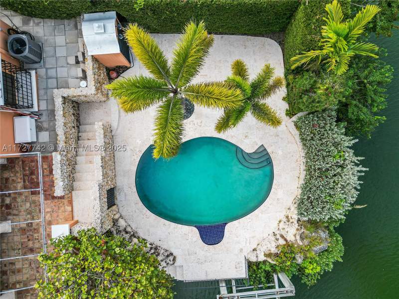 4 bedroom SingleFamilyResidence at 1181 S Alhambra Cir, Coral Gables Riviera Sec, Coral Gables — photo 2