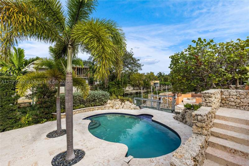 4 bedroom SingleFamilyResidence at 1181 S Alhambra Cir, Coral Gables Riviera Sec, Coral Gables — photo 5