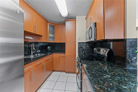 605 NW 72nd Ave 406, Miami FL - photo 15 of 28