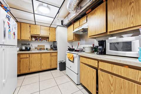 2020 NW 119th St 1122, Miami FL - photo 11 of 21