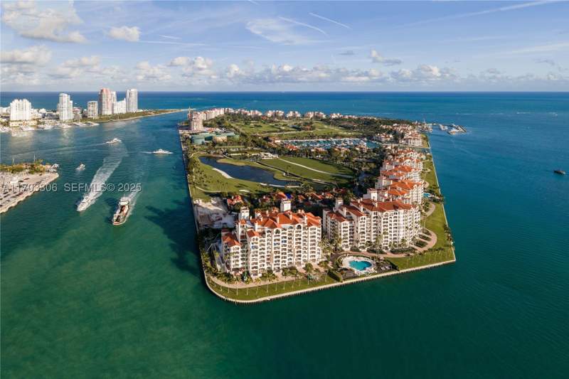 7 bedroom SingleFamilyResidence at 1006 Links Drive, Lindisfarne On Fisher Isl, Miami Beach — photo 3