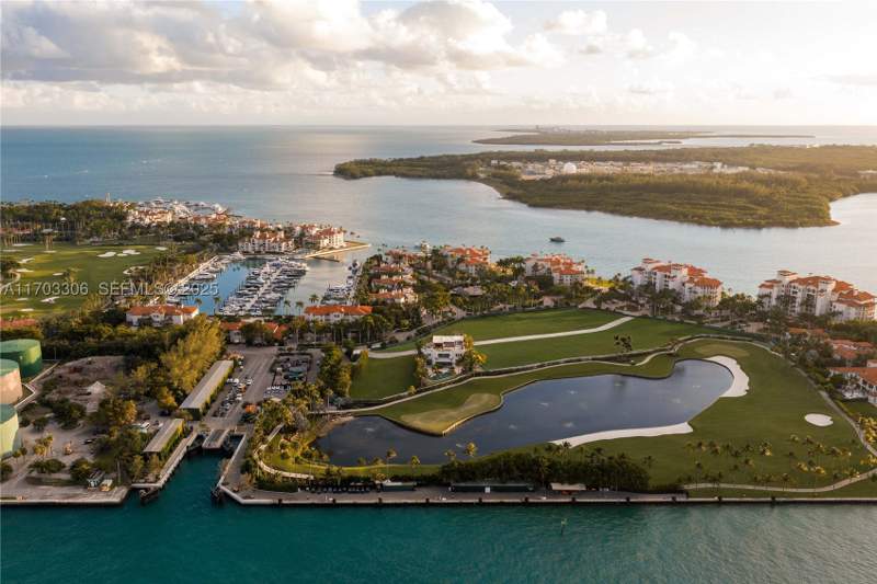 7 bedroom SingleFamilyResidence at 1006 Links Drive, Lindisfarne On Fisher Isl, Miami Beach — photo 4