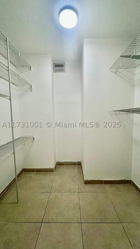 18031 Biscayne Blvd 1103, Aventura FL - photo 9 of 13