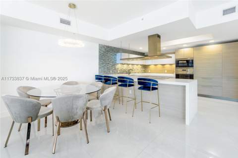 17301 Biscayne Blvd 207, North Miami Beach FL - photo 7 of 38