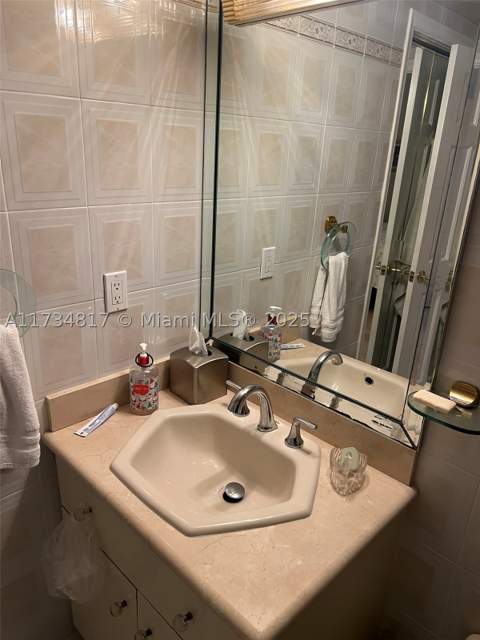 9801 Collins Ave 17J, Bal Harbour FL - photo 9 of 34