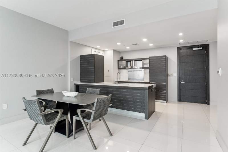 2 bedroom Condominium at 200 Biscayne Boulevard Way 4912, Epic West Condo, Miami — photo 3