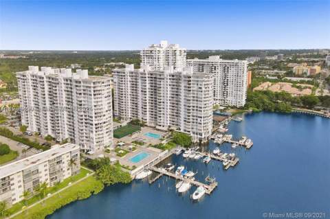 18031 Biscayne Blvd Ph01, Aventura FL - photo 15 of 33