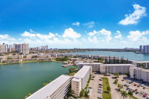 18031 Biscayne Blvd Ph01, Aventura FL - photo 19 of 33