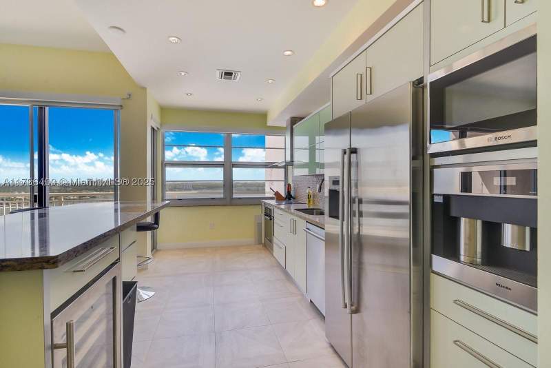2 bedroom Condominium at 18031 Biscayne Blvd Ph01, Del Prado Marina, Aventura — photo 2