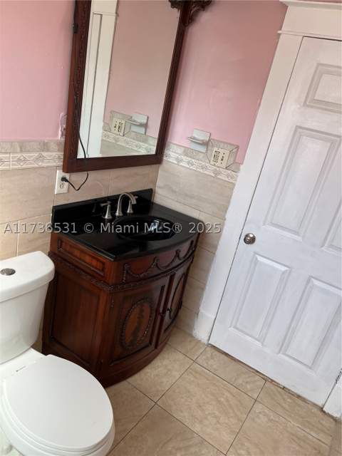 6730 NE Miami Pl, Miami FL - photo 12 of 17