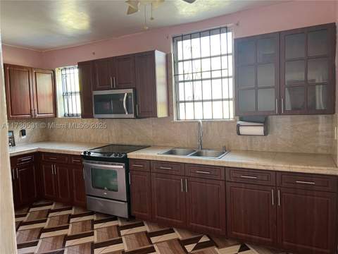 6730 NE Miami Pl, Miami FL - photo 13 of 17