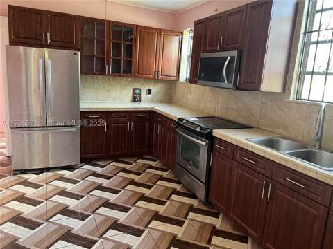 6730 NE Miami Pl, Miami FL - photo 14 of 17