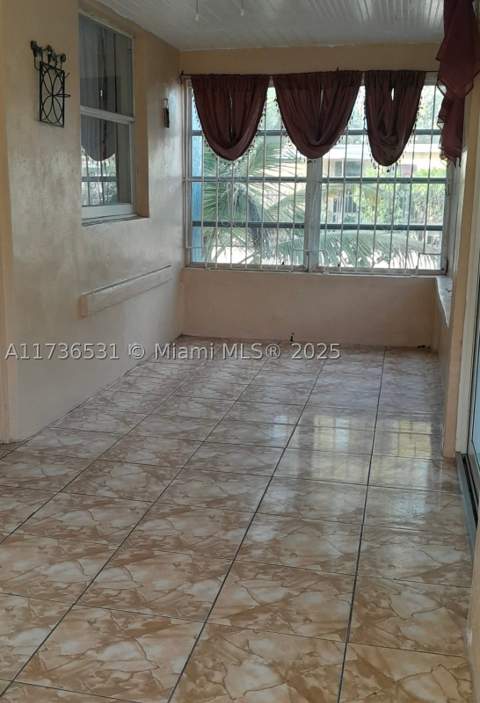 6730 NE Miami Pl, Miami FL - photo 6 of 17