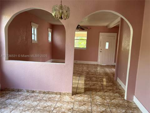 6730 NE Miami Pl, Miami FL - photo 8 of 17