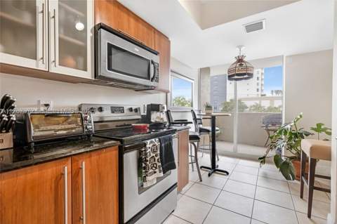 3232 SW 22nd Ter 301, Miami FL - photo 13 of 34