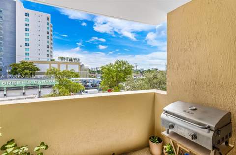3232 SW 22nd Ter 301, Miami FL - photo 24 of 34