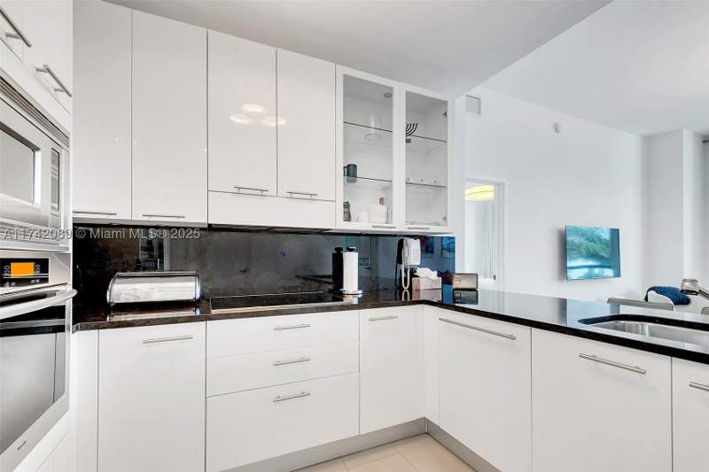 2 bedroom Condominium at 6799 Collins Ave 312, South Carillon Beach Cond, Miami Beach — photo 3
