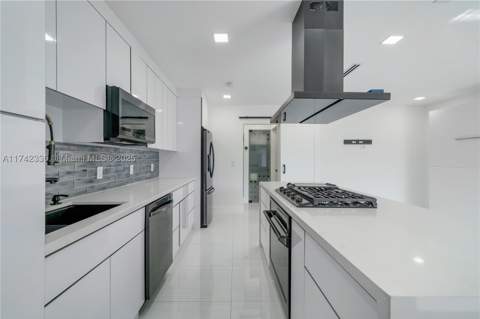 2700 NE 135th St 32, North Miami FL - photo 8 of 40