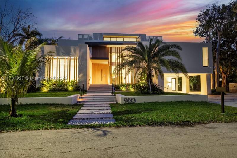 6 bedroom SingleFamilyResidence at 960 Mariner Dr, Cape Fla Sub Sec 2, Key Biscayne — photo 2