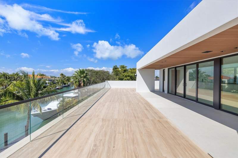 6 bedroom SingleFamilyResidence at 960 Mariner Dr, Cape Fla Sub Sec 2, Key Biscayne — photo 5