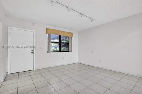 481 Ives Dairy Rd 105-4, Miami FL - photo 6 of 37