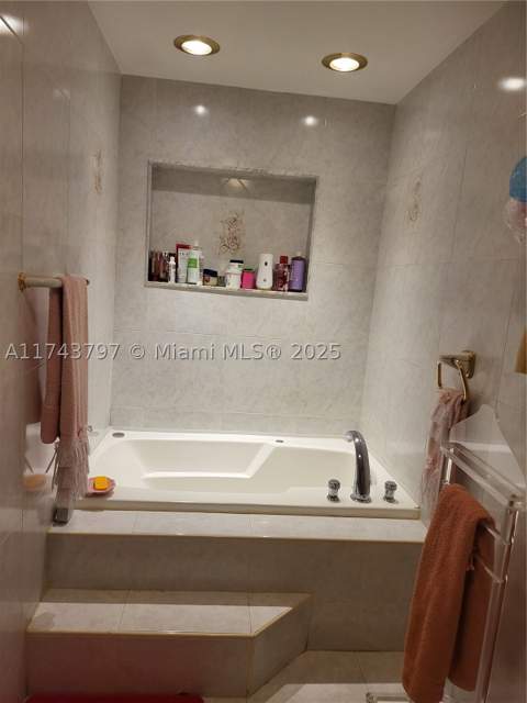 6771 NW 199th Ter, Hialeah FL - photo 11 of 43