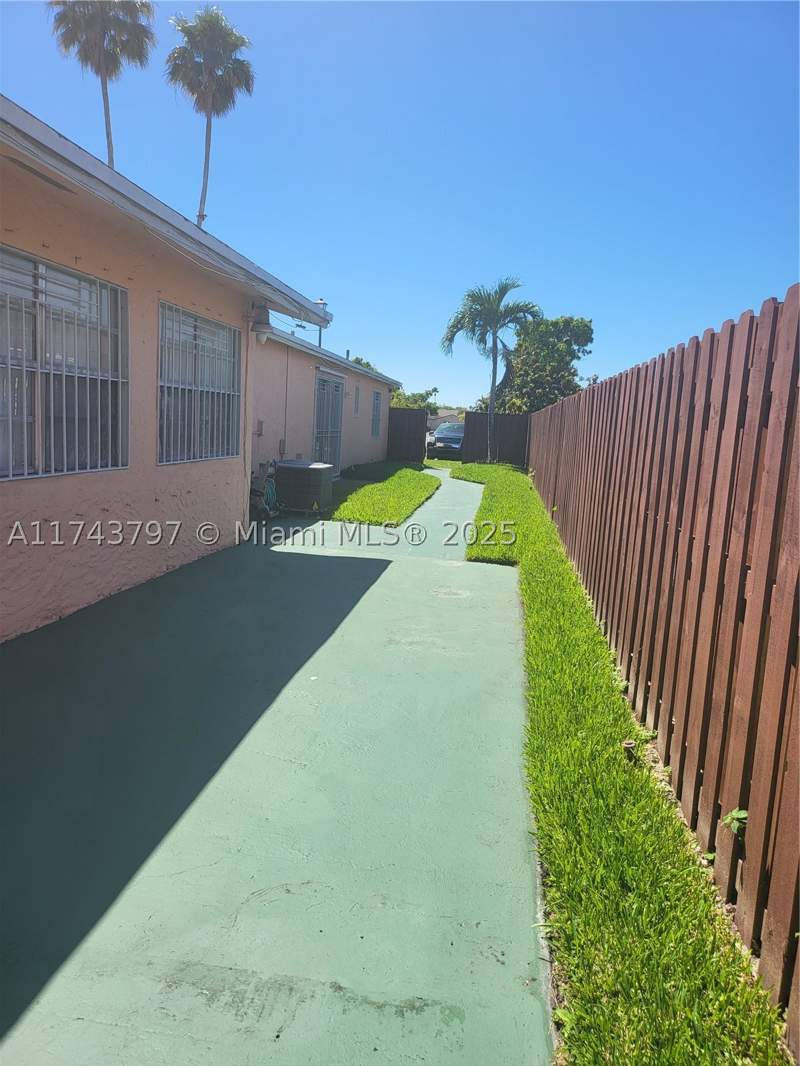 3 bedroom SingleFamilyResidence at 6771 NW 199th Ter, Country Lake Homes 2nd Ad, Hialeah — photo 3