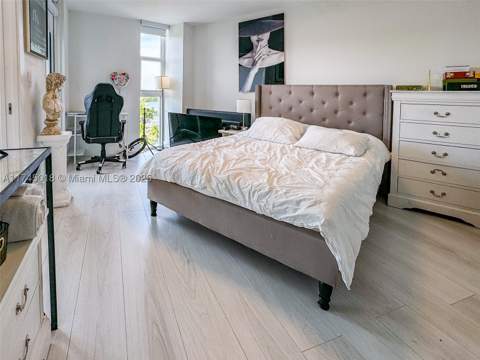 100 Bayview Dr 721, Sunny Isles Beach FL - photo 10 of 33