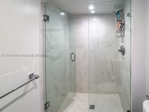 100 Bayview Dr 721, Sunny Isles Beach FL - photo 15 of 33