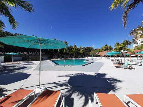 100 Bayview Dr 721, Sunny Isles Beach FL - photo 18 of 33
