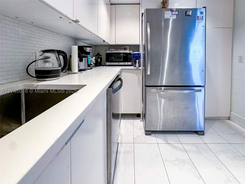 2 bedroom Condominium at 100 Bayview Dr 721, Arlen House East Condo, Sunny Isles Beach — photo 5