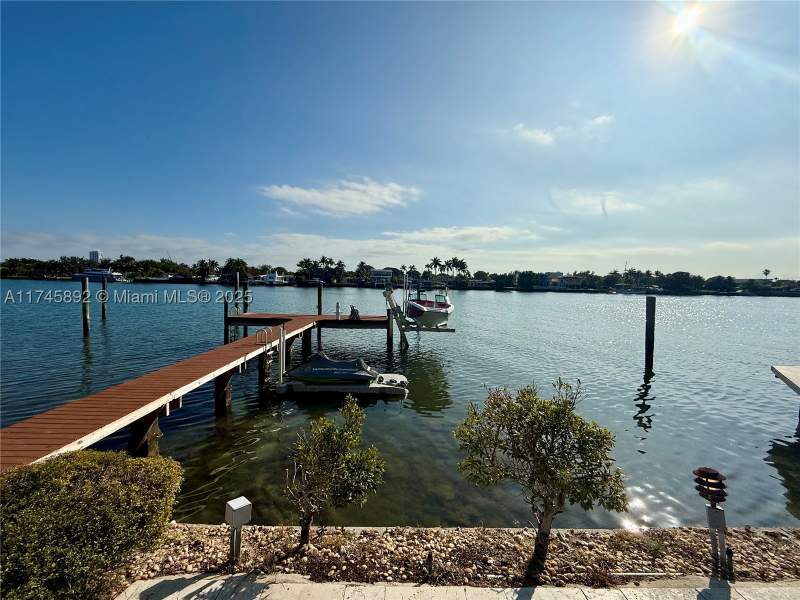 4 bedroom SingleFamilyResidence at 1670 Daytonia Rd, Biscayne Point, Miami Beach — photo 3