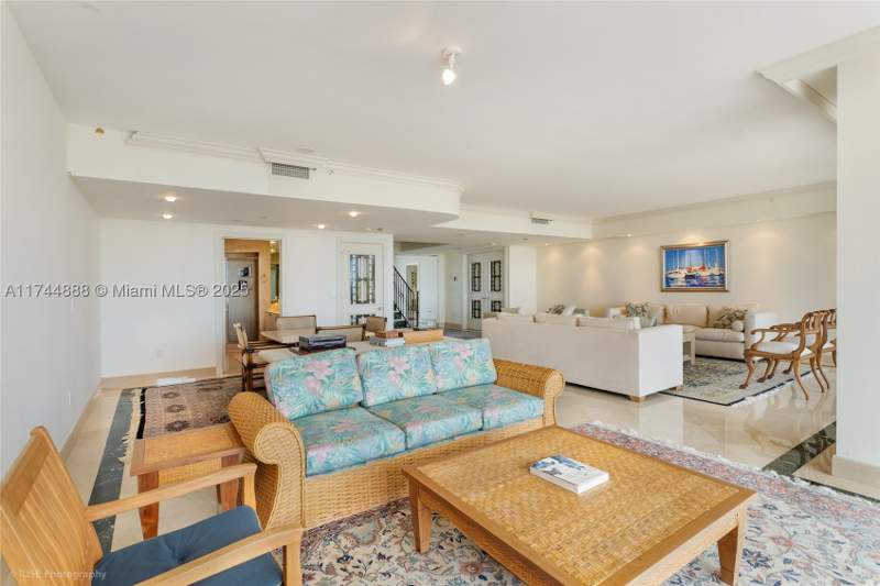 4 bedroom Condominium at 785 Crandon Blvd 705/805, Club Tower Two Condo, Key Biscayne — photo 4