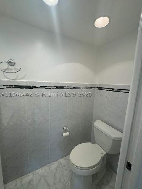 3642 NE 171st St 306, North Miami Beach FL - photo 9 of 12
