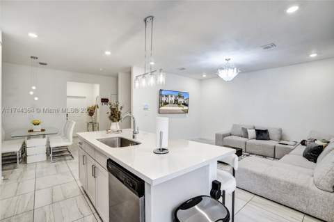 838 SE 17th St, Homestead FL - photo 13 of 66