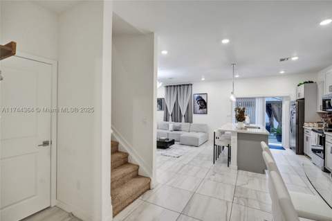 838 SE 17th St, Homestead FL - photo 8 of 66