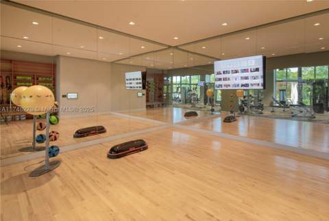 16385 Biscayne Blvd 1221, North Miami Beach FL - photo 18 of 50