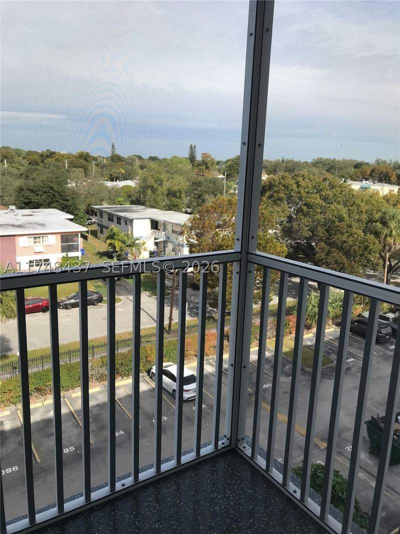 1 bedroom Condominium at 16950 W Dixie Hwy A631 Hwy 631, Woodside Apts Condo, North Miami Beach — photo 2
