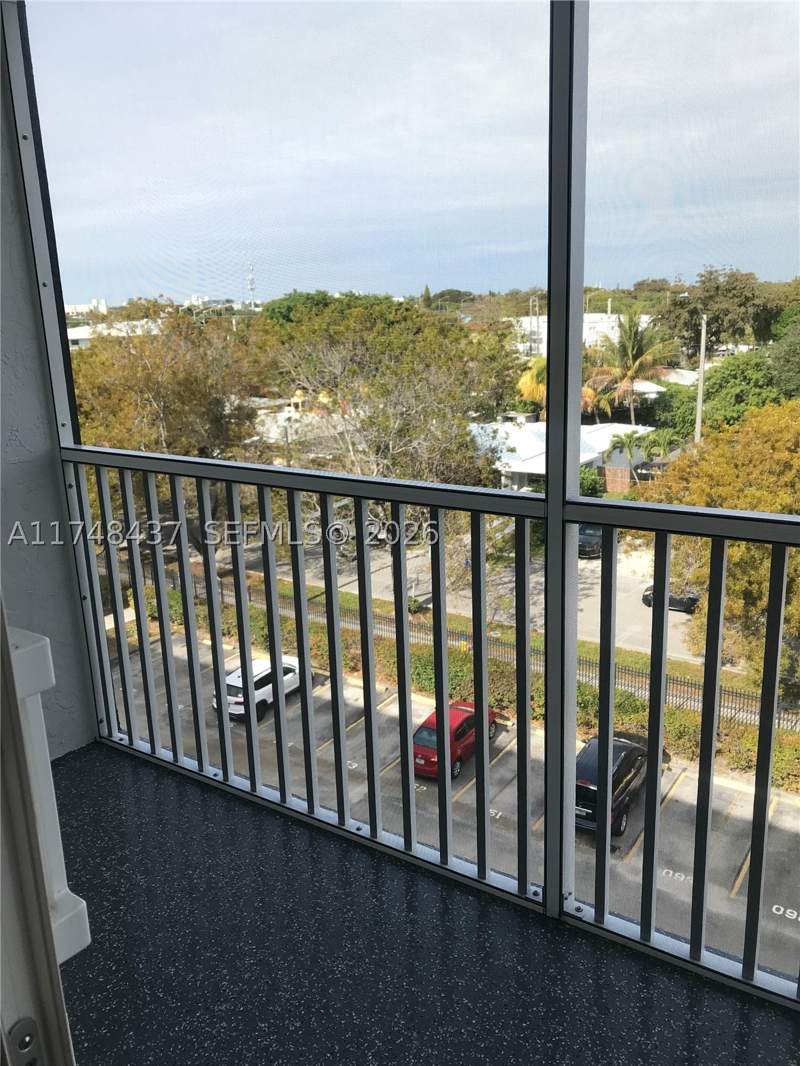 1 bedroom Condominium at 16950 W Dixie Hwy A631 Hwy 631, Woodside Apts Condo, North Miami Beach — photo 3
