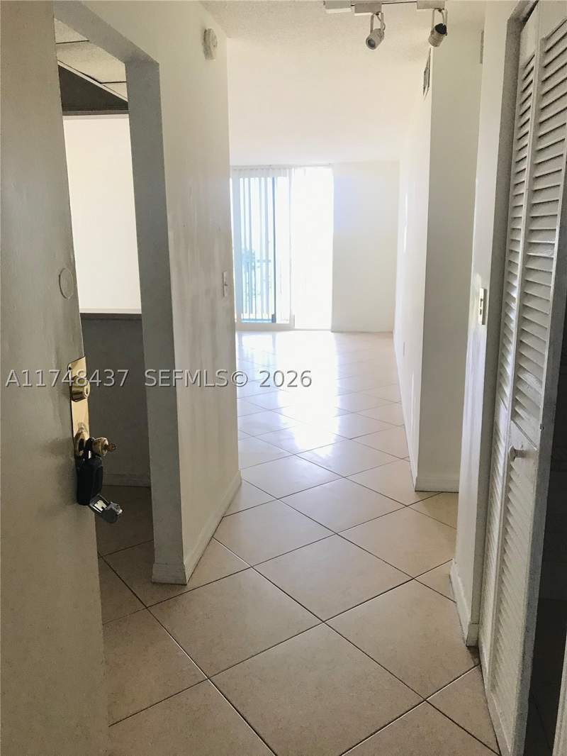 1 bedroom Condominium at 16950 W Dixie Hwy A631 Hwy 631, Woodside Apts Condo, North Miami Beach — photo 4