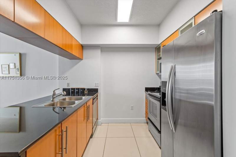 1 bedroom Condominium at 1750 N Bayshore Dr 4809, Opera Tower Condo, Miami — photo 2