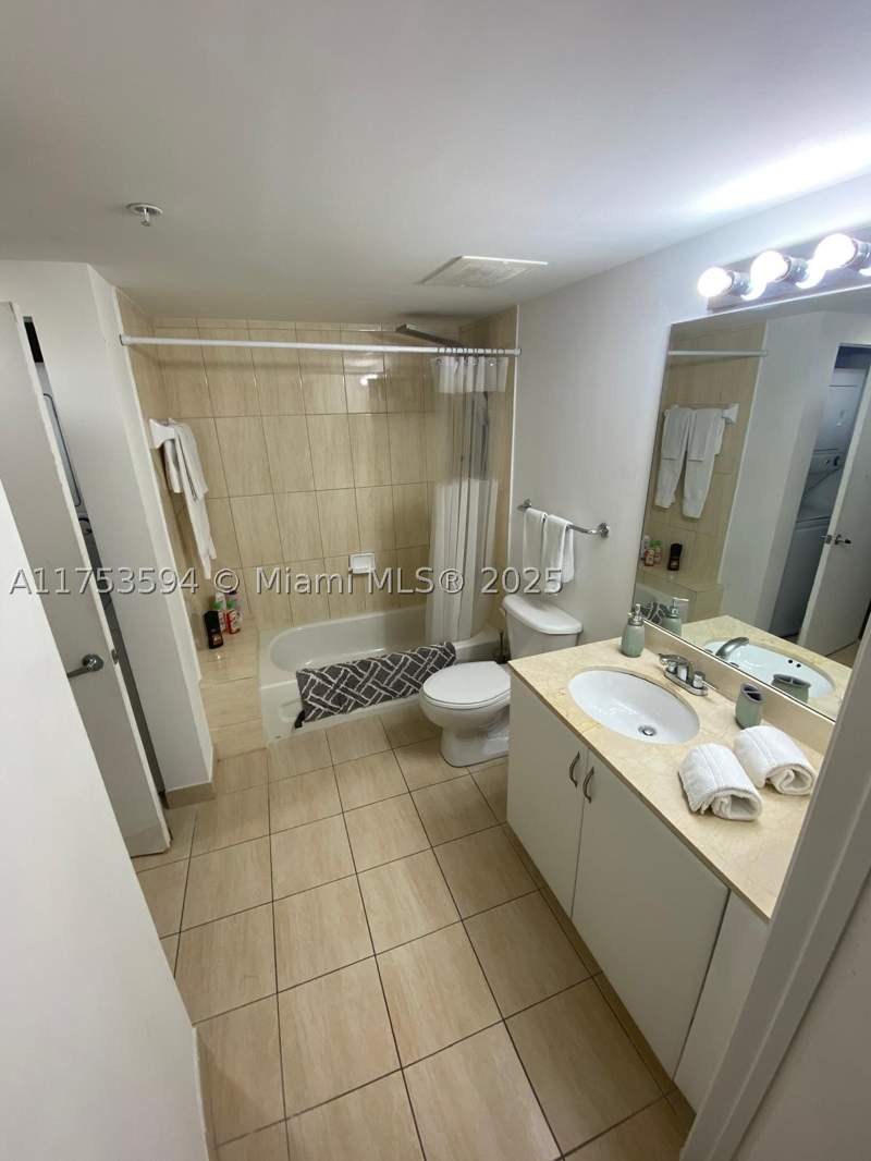 1 bedroom Condominium at 1750 N Bayshore Dr 2905, Opera Tower Condo, Miami — photo 4