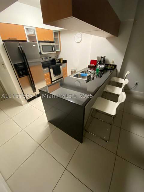 1750 N Bayshore Dr 2905, Miami FL - photo 6 of 17