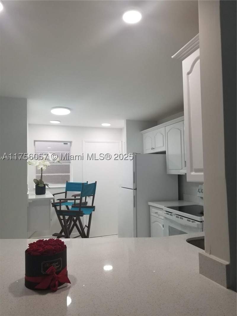 1 bedroom Condominium at 1670 NE 191st St 404-3, Jade Winds Group Allamand, Miami — photo 3