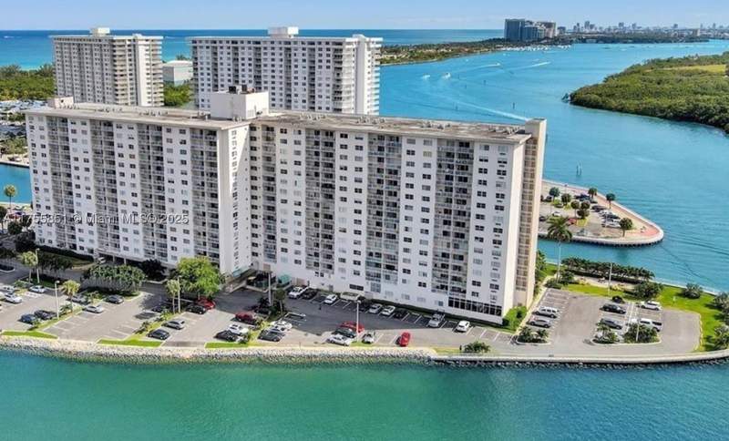2 bedroom Condominium at 400 Kings Point Dr 810, Coastal Towers Condo, Sunny Isles Beach — photo 2