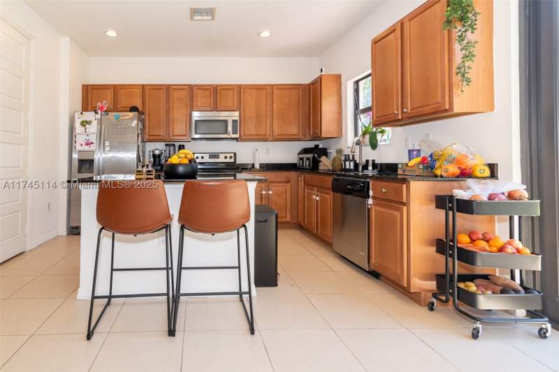 3 bedroom SingleFamilyResidence at 686 NE 191st Ter, Champion Lakes, Miami — photo 5