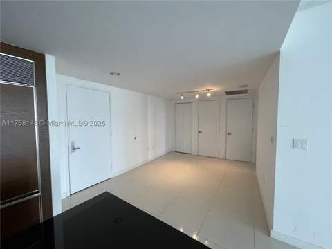 465 Brickell Ave 819, Miami FL - photo 14 of 25