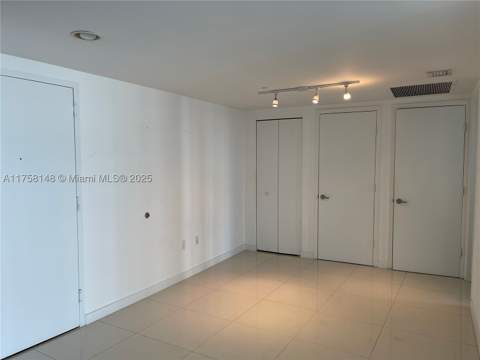 465 Brickell Ave 819, Miami FL - photo 15 of 25